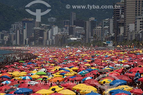  Subject: Bathers in the Ipanema beach / Place: Rio de Janeiro city - Rio de Janeiro state (RJ) - Brazil / Date: 04/2012 