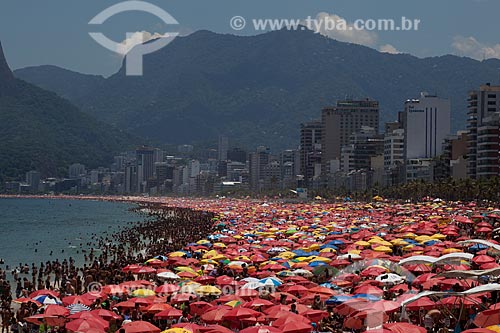  Subject: Bathers in the Ipanema beach / Place: Rio de Janeiro city - Rio de Janeiro state (RJ) - Brazil / Date: 04/2012 