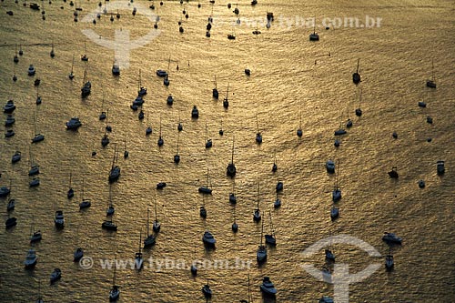  Subject: Boats in Guanabara Bay at dusk / Place: Rio de Janeiro city - Rio de Janeiro state (RJ) - Brazil / Date: 05/2012 
