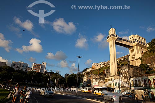  Subject: Lacerda Elevator with traffic on the Lafayete Coutinho Avenue / Place: Cidade Baixa neighborhood - Salvador city - Bahia state (BA) - Brazil / Date: 07/2012 