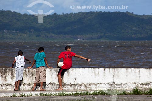  Subject: Boys in margin of the Manguaba Lagoon / Place: Pilar city - Alagoas state (AL) - Brazil / Date: 07/2012 