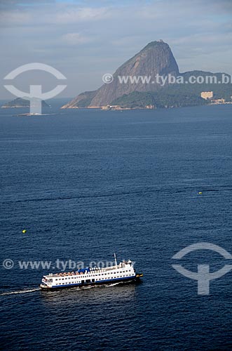  Subject: Aerial view of boat that transports passengers between Rio and Niteroi in Guanabara Bay and the Sugar Loaf in the background / Place: Rio de Janeiro city - Rio de Janeiro state (RJ) - Brazil / Date: 05/2012 
