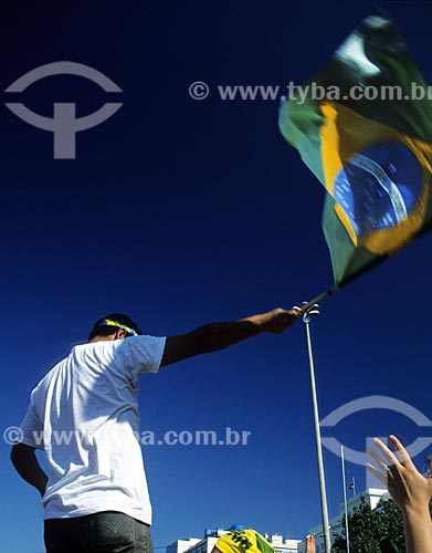  Subject: Fan with flag of Brazil during the World Cup 2006 the neighborhood of Copacabana / Place: Rio de Janeiro city - Rio de Janeiro state (RJ) - Brazil / Date: 06/2006 