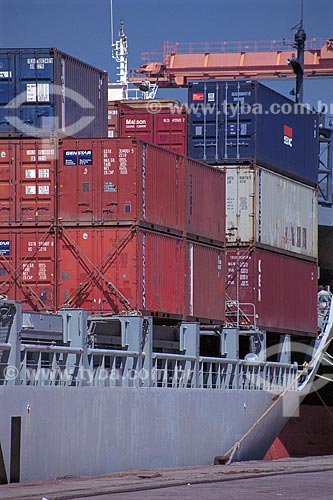  Subject: Ship with containers at the Port of Rio de Janeiro / Place: Rio de Janeiro city - Rio de Janeiro state (RJ) - Brazil / Date: 08/2006 