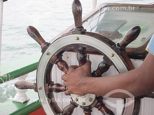  Subject: Ships wheel or ships rudder / Place: Marau city - Bahia state (BA) - Brazil / Date: 10/2011 