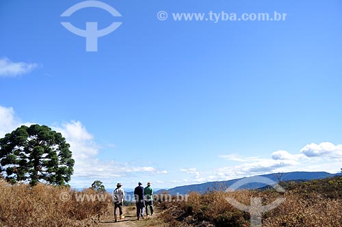  Subject: People walking / Place: Itamonte city - Minas Gerais state (MG) - Brazil / Date: 07/2011 