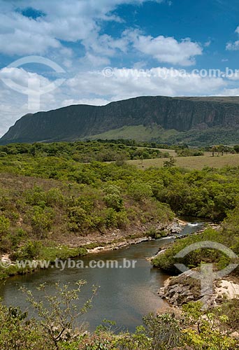  Subject: View of Sao Francisco River and plateau of Canastra Mountain in the background / Place: Vargem Bonita city - Minas Gerais state (MG) - Brazil / Date: 10/2011 