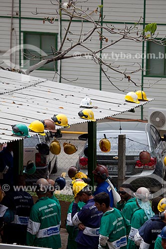  Subject: Workers in the lunch queue during reform of Journalist Mario Filho Stadium - also known as Maracana / Place: Maracana neighborhood - Rio de Janeiro state (RJ) - Brazil / Date: 10/2012 