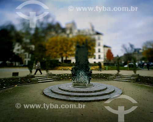  Subject: Rene Viviani Square / Place: Paris - France - Europe / Date: 12/2008 