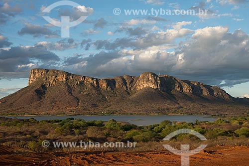  Subject: Macico Serra Talhada and dam Cachoeira that supplies the city / Place: Serra Talhada city - Pernambuco state (PE) - Brazil / Date: 08/2012 