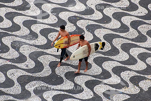  Subject: Surfers on the boardwalk of Copacabana / Place: Copacabana neighborhood - Rio de Janeiro state (RJ) - Brazil / Date: 04/2010 