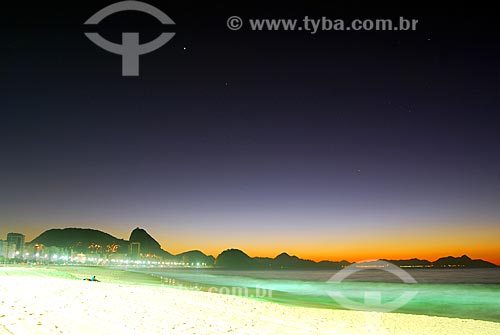  Subject: Bather on Copacabana Beach at nightfall / Place: Copacabana neighborhood - Rio de Janeiro city - Rio de Janeiro state (RJ) - Brazil / Date: 07/2009 