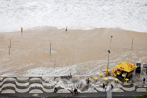  Subject: Kiosk on the boardwalk of Copacabana reached the undertow of the sea / Place: Copacabana neighborhood - Rio de Janeiro city - Rio de Janeiro state (RJ) - Brazil / Date: 04/2010 