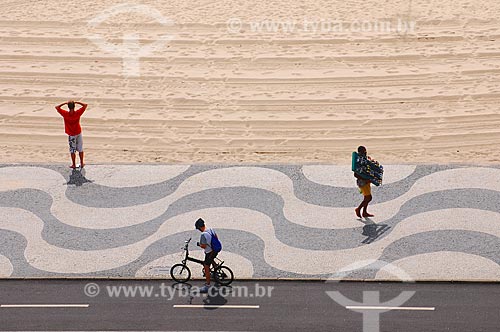  Subject: Peoples on Copacabana Boardwalk / Place: Copacabana neighborhood - Rio de Janeiro city - Rio de Janeiro state (RJ) - Brazil / Date: 12/2008 