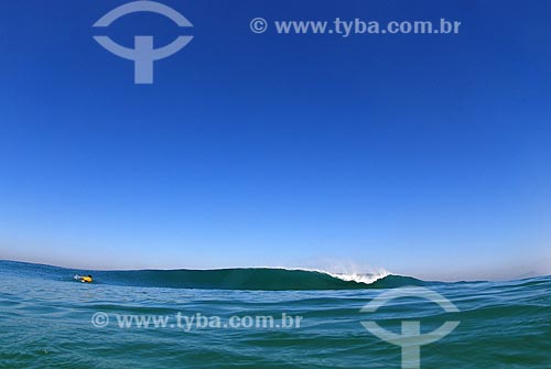  Subject: Surfer in Barra da Tijuca neighborhood / Place: Barra da Tijuca neighborhood - Rio de Janeiro state (RJ) - Brazil / Date: 06/2009 