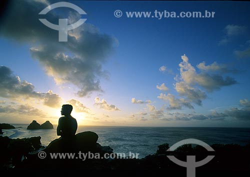  Subject: Silhouette of a man in sunset on Fernando de Noronha and Morro Dois Irmãos (Two Brothers Mountain) in the background / Place: Fernando de Noronha Archipelago - Pernambuco state (PE) - Brazil / Date: 10/2012 