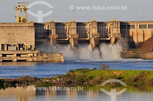  Subject: Spillway of Nova Avanhandava Hydroelectric Plant (1982) / Place: Buritama city - Sao Paulo state (SP) - Brazil / Date: 07/2012 