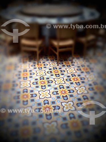  Subject: Floor, table and chair in restaurant - photo taken with IPhone / Place: Jardim Paulista neighborhood - Sao Paulo city - Sao Paulo state (SP) - Brazil / Date: 09/2012 