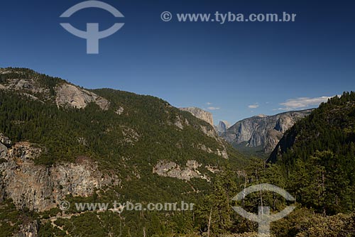  View of Yosemite Valley in the Yosemite National Park  - California city - California state - United States of America