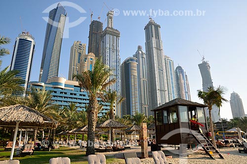  Subject: Beach with commercial buildings in the background / Place: Dubai city - United Arab Emirates - Asia / Date: 01/2011 