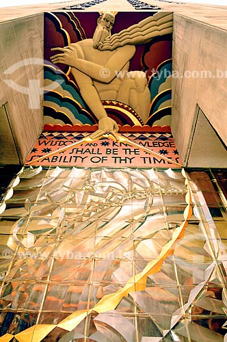 Subject: Panel on the facade of the GE Building / Place: Manhattan - New York - United States of America - North America / Date: 09/2010 
