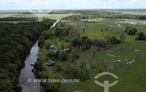  Subject: Aerial view of village near Biological Reserve Lago Pirantuba (Pirantuba Lake) / Place: Amapa state (AP) - Brazil / Date: 05/2012 