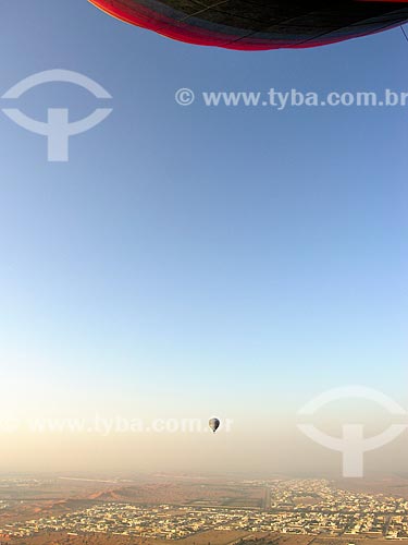  Subject: Balloons in the sky of Al Ain / Place: Al Ain city - United Arab Emirates - Asia / Date: 01/2009 