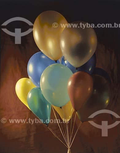  Subject: colored balloons / Place: Studio / Date: 09/2002 