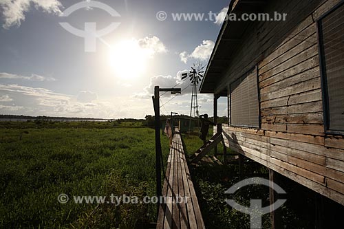  Subject: Colony of fishermen on the banks of Araguari River / Place: Amapa state (AP) - Brazil / Date: 05/2012 