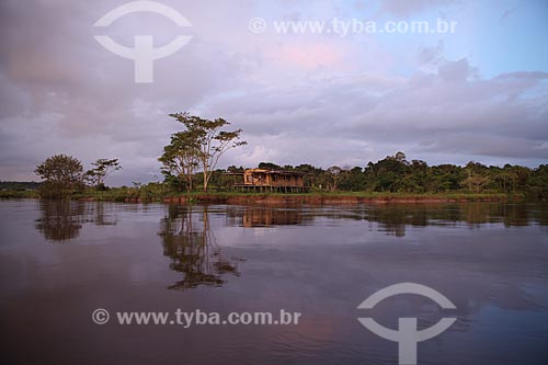  Subject: Riverine house on the Bank of Araguari River / Place: Amapa state (AP) - Brazil / Date: 05/2012 