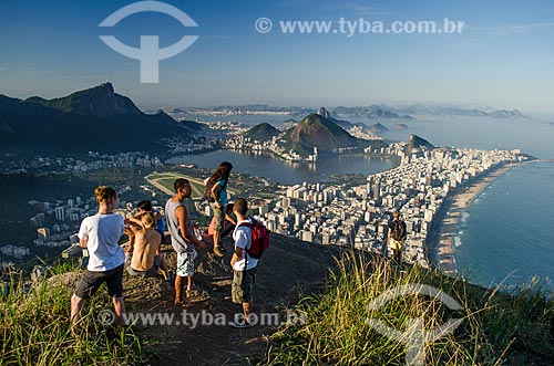  Subject: People observing the Rio de Janeiro from Morro Dois Irmaos (Two Brothers Mountain) / Place: Rio de Janeiro city - Rio de Janeiro state (RJ) - Brazil / Date: 07/2012 