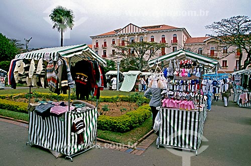  Subject: Craft fair in Pedro Sanches Square with Palace Hotel in the background / Place: Pocos de Caldas city - Minas Gerais state (MG) - Brazil / Date: 2001 