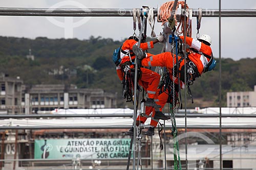  Subject: Reform Journalist Mario Filho Stadium - also known as Maracana - hoisting cables that will support the roof of the stadium / Place: Maracana neighborhood - Rio de Janeiro city - Rio de Janeiro (RJ) - Brazil / Date: 01/2013 