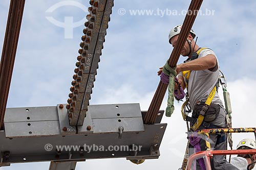  Subject: Reform Journalist Mario Filho Stadium - also known as Maracana - hoisting cables that will support the roof of the stadium / Place: Maracana neighborhood - Rio de Janeiro city - Rio de Janeiro (RJ) - Brazil / Date: 01/2013 