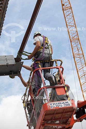  Subject: Reform Journalist Mario Filho Stadium - also known as Maracana - hoisting cables that will support the roof of the stadium / Place: Maracana neighborhood - Rio de Janeiro city - Rio de Janeiro (RJ) - Brazil / Date: 01/2013 