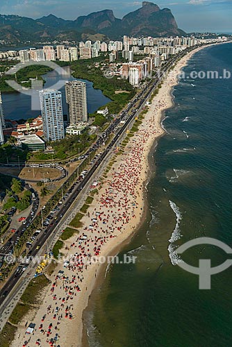  Subject: View of Barra da Tijuca Beach with Two Brothers Mountain in the background / Place: Barra da Tijuca neighborhood - Rio de Janeiro city - Rio de Janeiro state (RJ) - Brazil / Date: 12/2012 