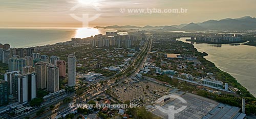  Subject: Aerial view of the Americas Avenue - to the left Barra da Tijuca Beach and to the right Tijuca Lagoon / Place: Barra da Tijuca neighborhood - Rio de Janeiro city - Rio de Janeiro state (RJ) - Brazil / Date: 12/2012 