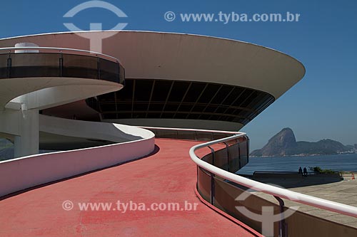  Subject: Niteroi Contemporary Art Museum (1996) with the Sugar loaf in the background / Place: Boa Viagem neighborhood - Niteroi city - Rio de Janeiro state (RJ) - Brazil / Date: 12/2012 