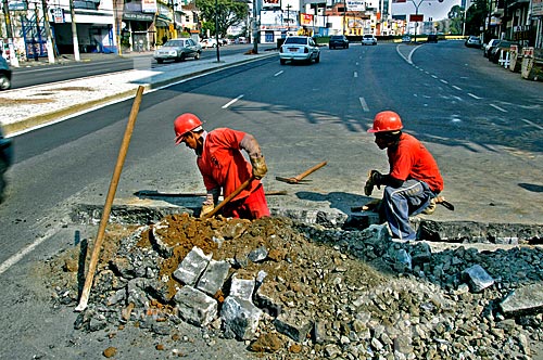  Subject: Workers performing work on the Consolation street / Place: Sao Paulo city - Sao Paulo state (SP) - Brazil / Date: 07/2004 