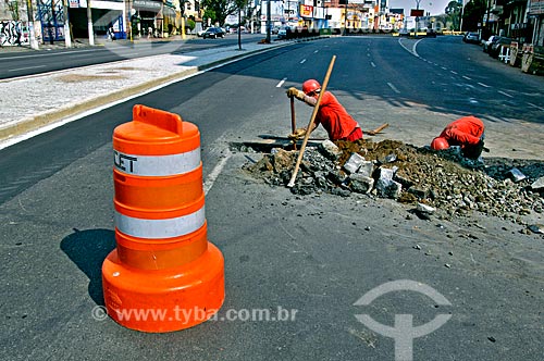  Subject: Workers performing work on the Consolation street / Place: Sao Paulo city - Sao Paulo state (SP) - Brazil / Date: 07/2004 