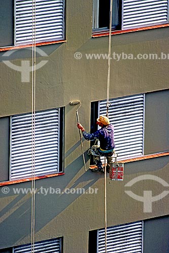  Subject: Man painting wall of building / Place: Sao Paulo state (SP) - Brazil / Date: 2000 