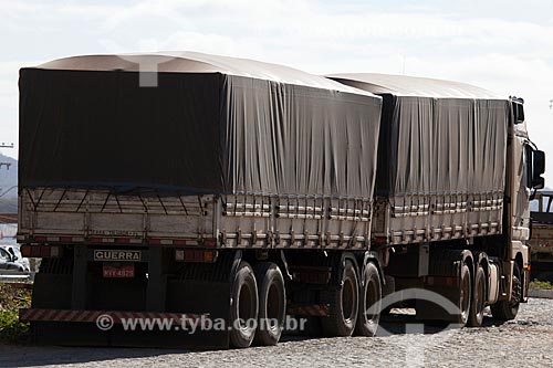  Subject: Grain truck / Place: Serra Talhada city - Pernambuco state (PE) - Brazil / Date: 01/2013 