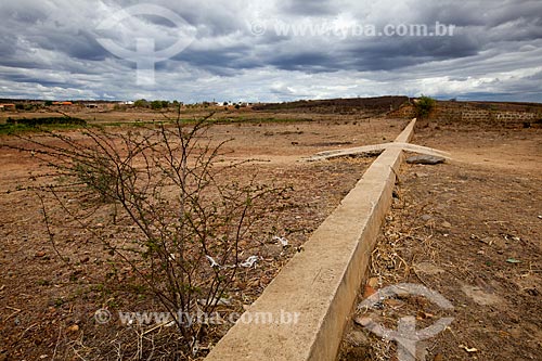  Subject: Acude Velho (Old Dam) in the dry season / Place: Sao Jose do Egito city - Pernambuco state (PE) - Brazil / Date: 01/2013 