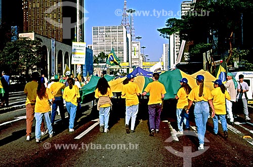  Subject: Football fans of the Brazilian team in the Paulista Avenue during the World Cup of 1994 / Place: Sao Paulo city - Sao Paulo state (SP) - Brazil / Date: 1994 