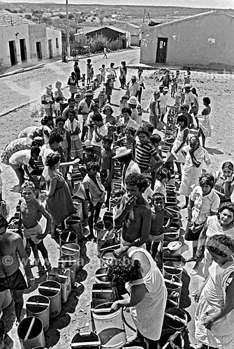  Subject: Distribution of water in the backwoods of Ceara / Place: Iguatu city - Ceara state (CE) - Brazil / Date: 1983 