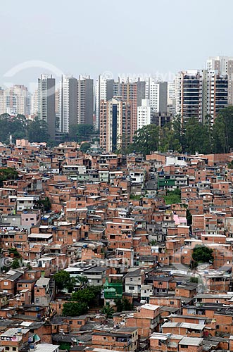  Subject: Paraisopolis Slum with the buildings from Sao Paulo city in the background / Place: Paraisopolis neighborhood - Sao Paulo city - Sao Paulo state (SP) - Brazil / Date: 02/2012 