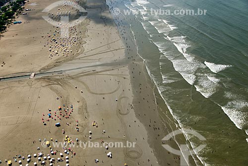  Subject: Bathers on beach in Santos city / Place: Santos city - Sao Paulo state (SP) - Brazil / Date: 02/2013 