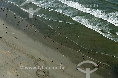  Subject: Bathers on beach in Santos city / Place: Santos city - Sao Paulo state (SP) - Brazil / Date: 02/2013 