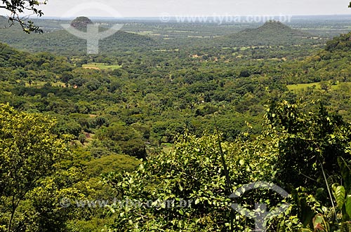  Subject: Chapeu Hill (Hat Hill) - to the left - at Maracaju Mountain Range / Place: Aquidauana city - Mato Grosso do Sul state (MS) - Brazil / Date: 01/2013 