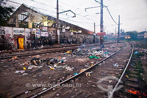  Garbage accumulated on the banks of the railway line near to Manguinhos Station - Saracuruna Branch Line - after occupation in Jacarezinho and Manguinhos slums set for deployment of Pacification Police Unit (UPP)   - Rio de Janeiro city - Rio de Janeiro state (RJ) - Brazil